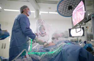 Surgeons at Clínica Las Condes in Santiago, Chile, perform a procedure using Levita Magnetics’ MARS platform with an AI-guided autonomous surgical camera, as the on-screen view shows real-time visualization inside the patient’s body.